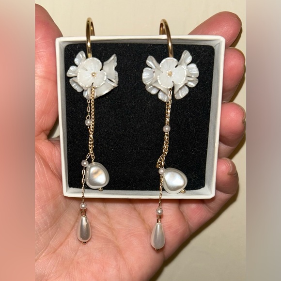 Jewelry - Elegant White Floral Drop Earrings